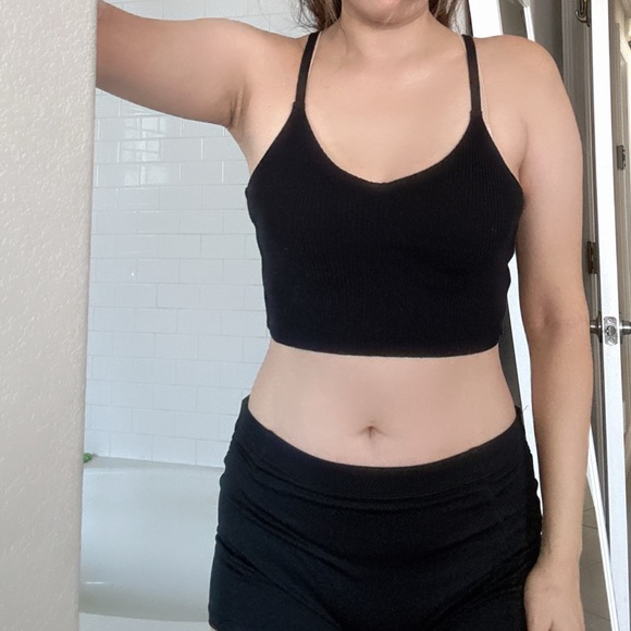 5/25$ 👗Black ribbed cross cross crop top - Picture 6 of 6